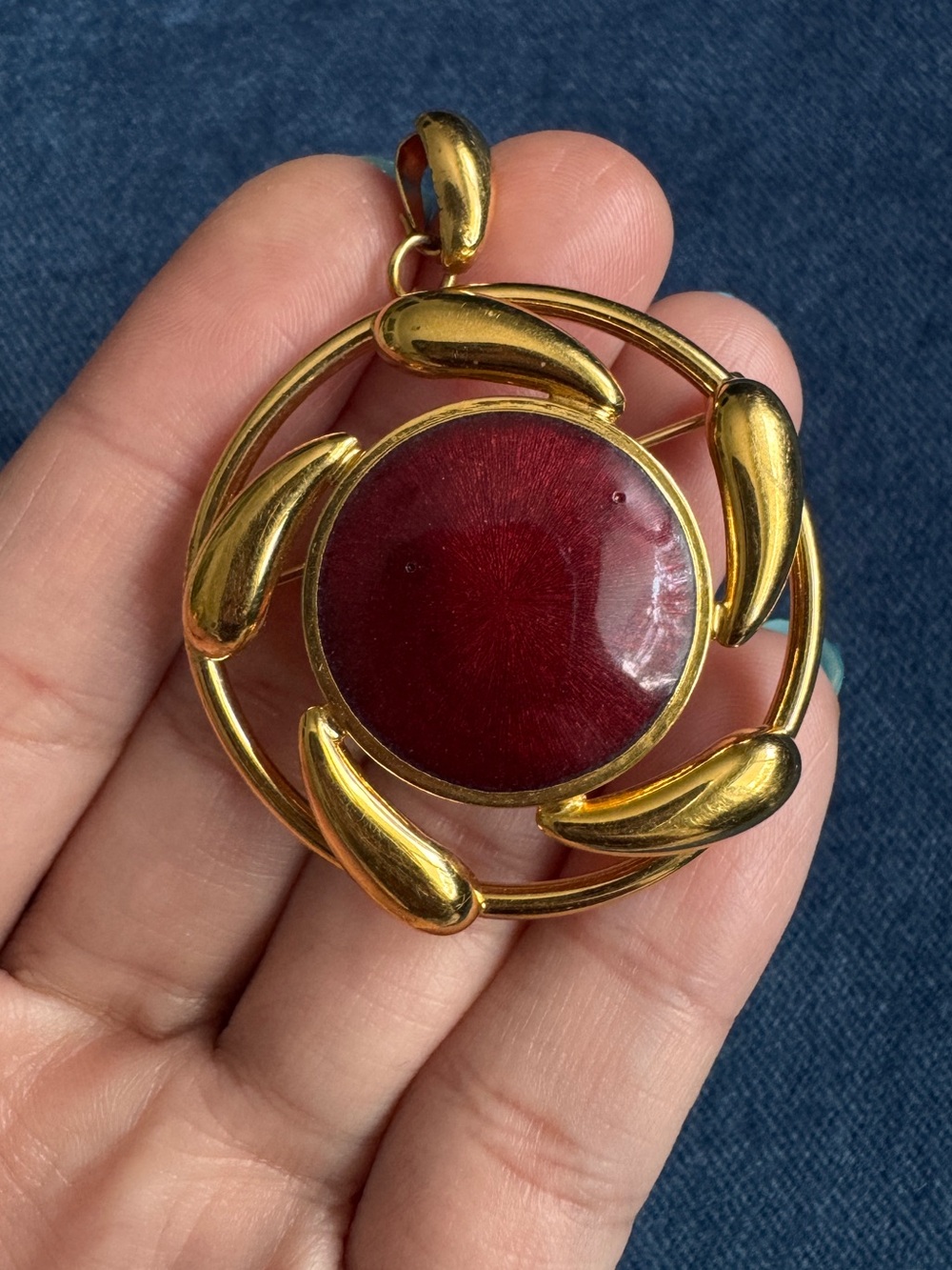 Vintage GOLD‎ TONE  RED ENAMEL ROUND SWIRL CONVERTIBLE PENDANT BROOCH